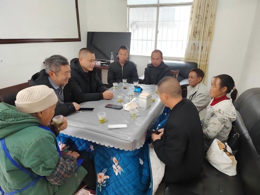 圖1普法現(xiàn)場.jpg