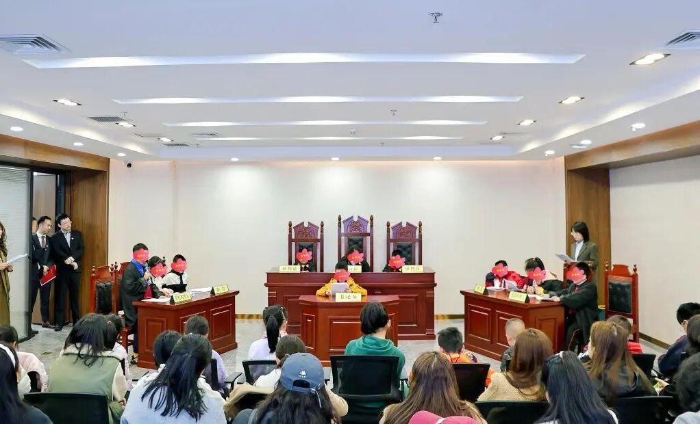 預防校園霸凌模擬法庭“家庭游戲”成長營在貴陽觀山湖舉辦