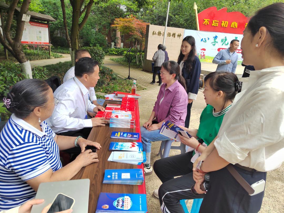 貴州高院離退休法官工作站走進(jìn)社區(qū) 做實基層司法服務(wù)