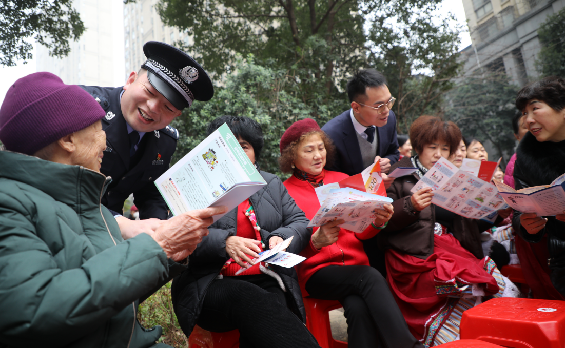 江西九江：反詐宣傳進社區(qū)