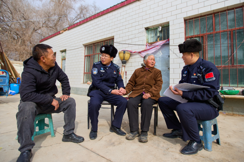 新疆博州：三月春風(fēng)拂邊關(guān) 民警走訪暖民心