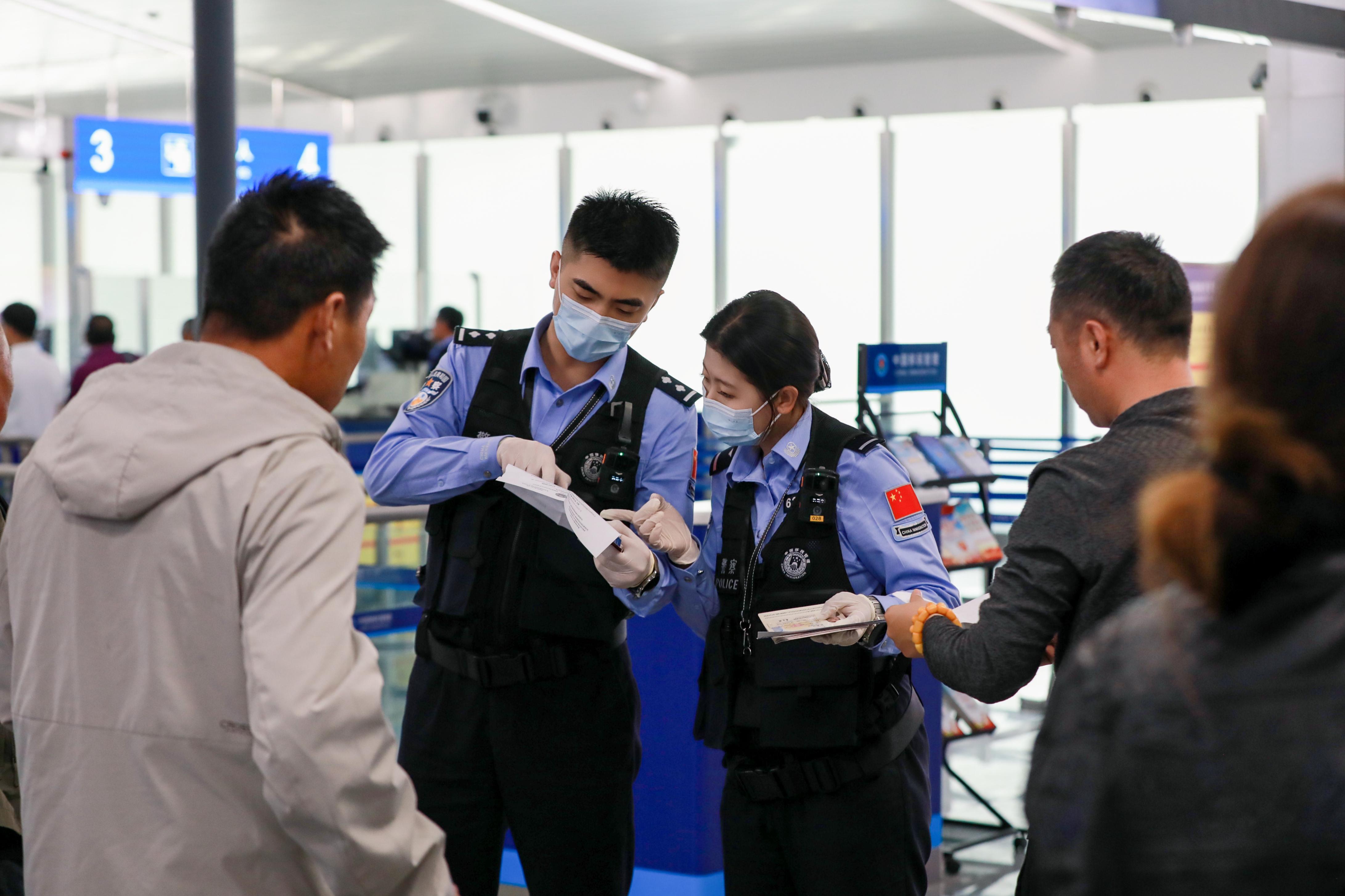新疆伊寧邊檢站護(hù)航航空口岸通航一周年 出入境客流穩(wěn)步增長