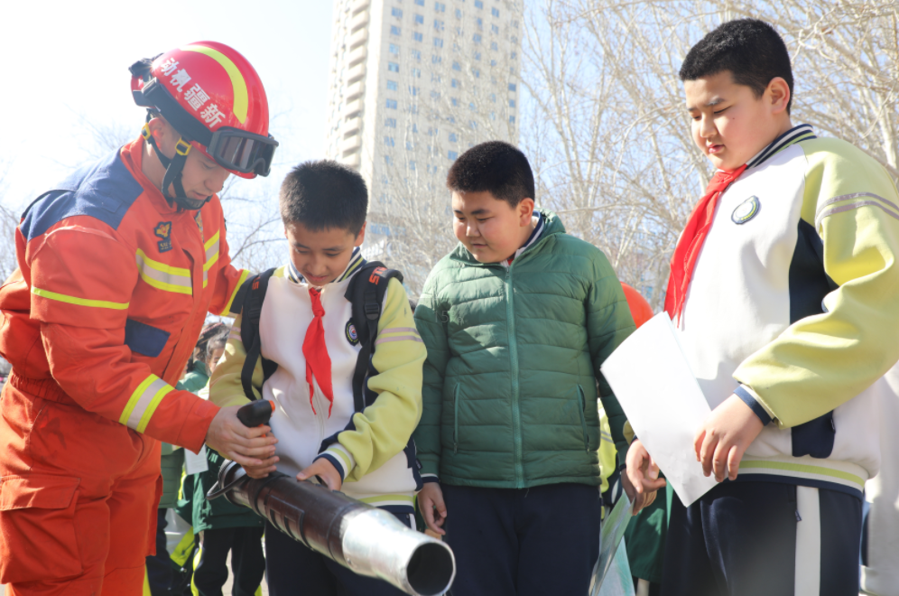 科普進(jìn)校園 安全潤(rùn)童心