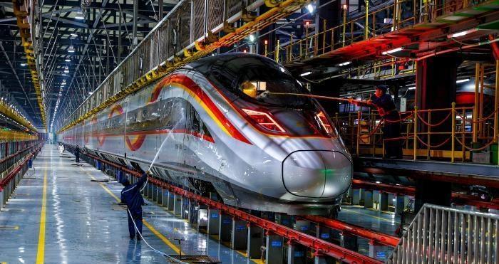 新春走基層 | “陸地航母”檢修忙 護航春運回家路