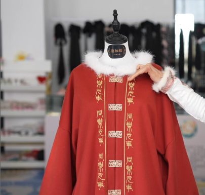 新春走基層 | 香味漢服、AI設(shè)計……漢服里的“黑科技”