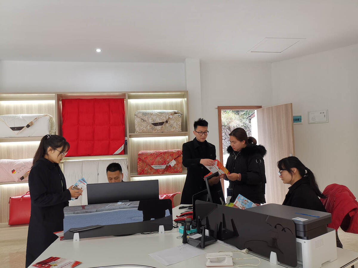 淳安司法：憲法宣傳進(jìn)企業(yè)，“把脈問診”開良方